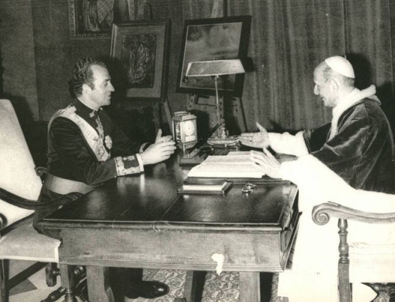 En 1977, visitando en su despacho de Roma al papa Pablo VI.