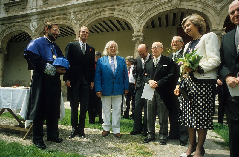 Con Alberti, tras la entrega al poeta del Premio Cervantes 1993.