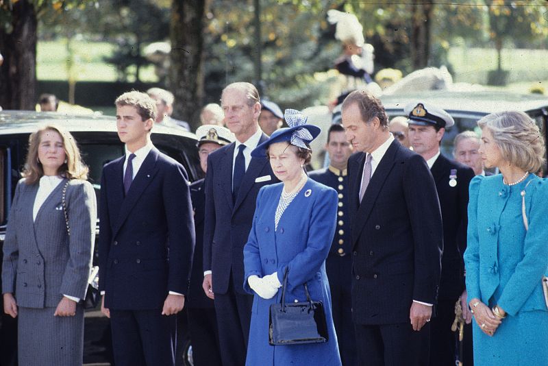 La familia real, junto a Isabel II de Inglaterra.