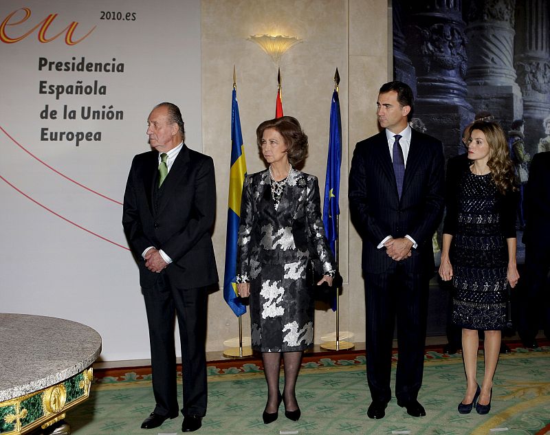 Los reyes y los príncipes de Asturias, durante la gala inaugural de la presidencia española de la UE.