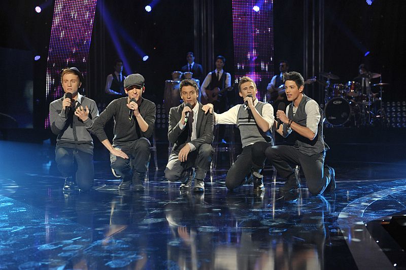 Auryn, cantando Fly on the wings of love