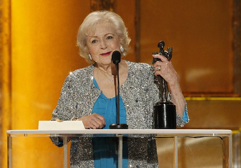 La veterana Betty White, mejor actriz de comedia de una serie de televisión por "Hot in Cleveland"