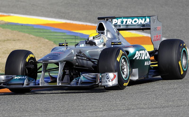 El nuevo Mercedes, MGP W02, que conduce el piloto alemán Rosberg para el curso 2011 de la Fórmula Uno.