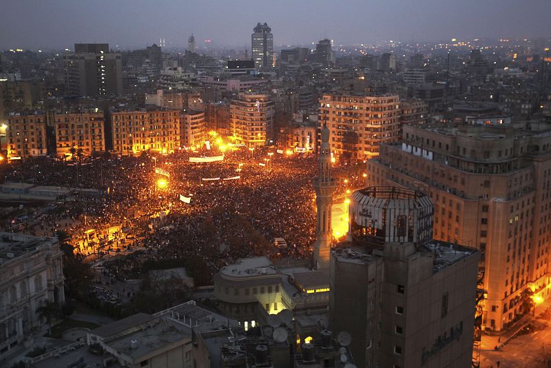 UNA MAREA HUMANA ABARROTA LA PLAZA CAIROTA DE TAHRIR Y SUS ALREDEDORES