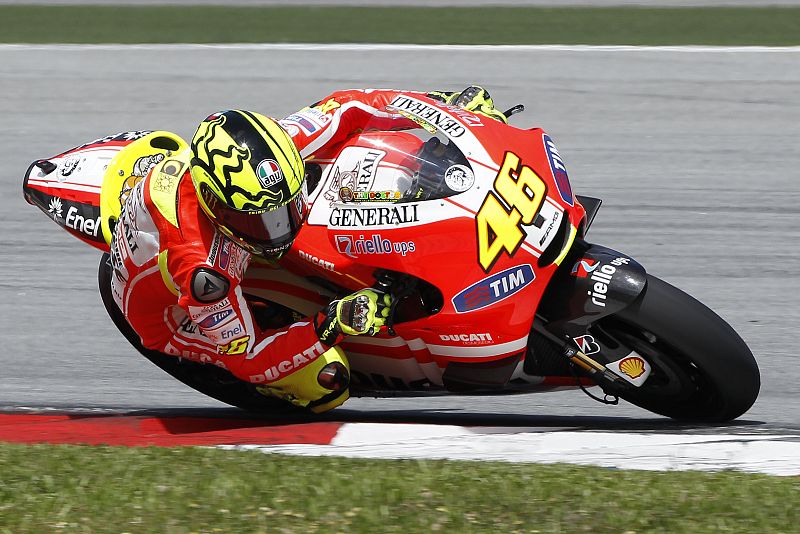 Rossi durante la sesión de entrenos en Sepang.