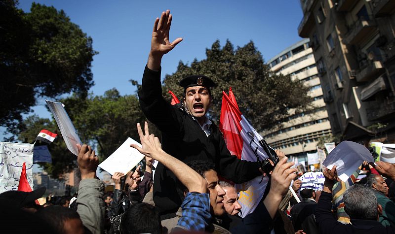 Seguidores de Mubarak se echan a las calles de El Cairo