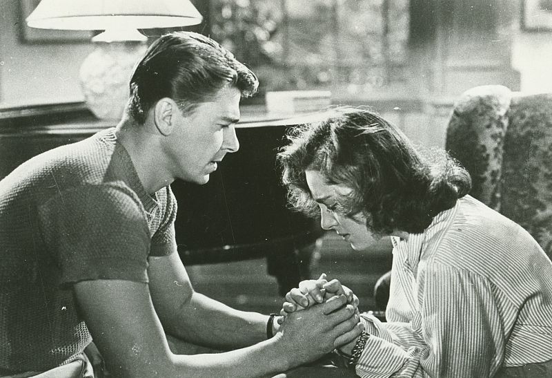 Ronald Reagan, junto a la actriz Ann Sheridan en una de sus películas.