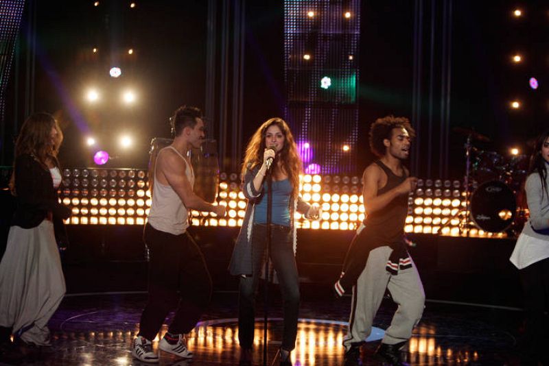  La mexicana cantará 'Save your kisses for me'