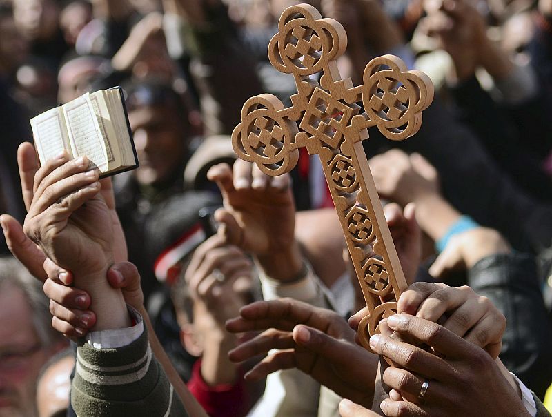 CONTINÚAN LAS PROTESTAS EN EL CAIRO