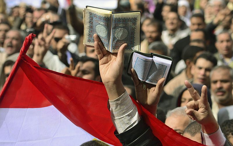 CONTINÚAN LAS PROTESTAS EN EL CAIRO