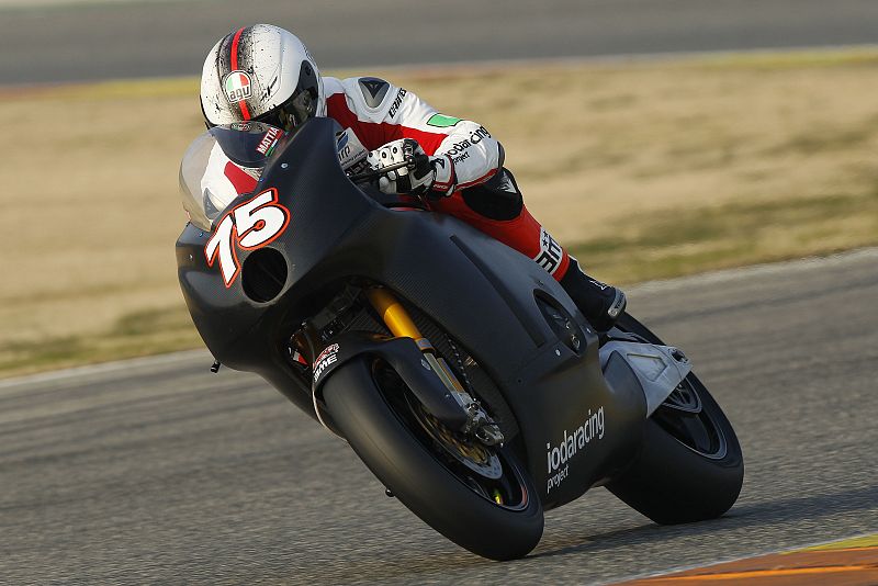 Mattia Pasini durante el entreno de Moto2 en Valencia.