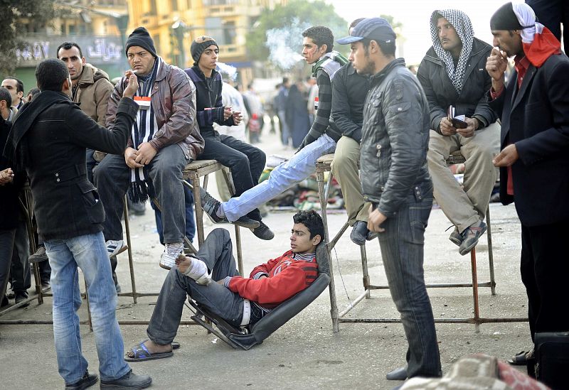 Varios egipcios siguen en plaza Tahrir tras una noche de celebraciones