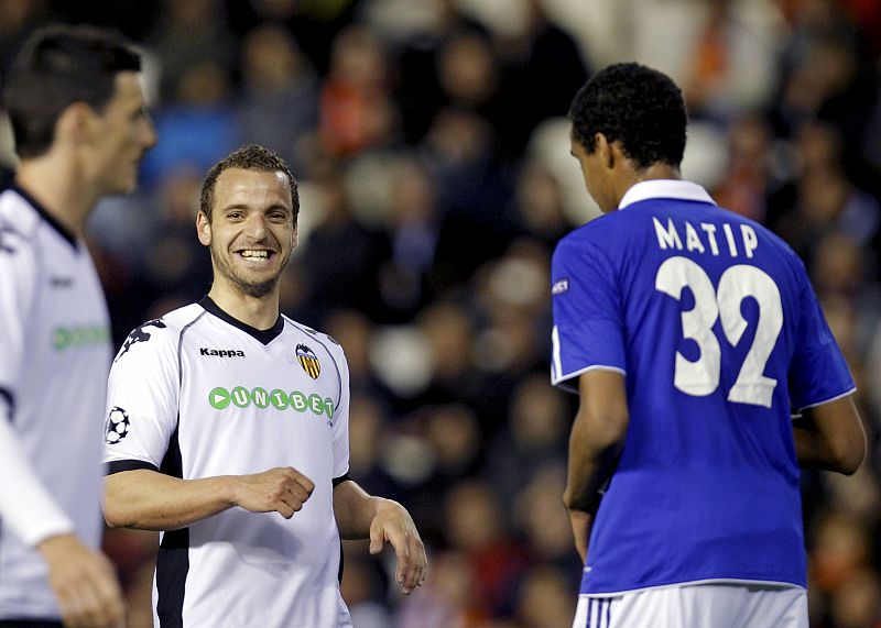 Soldado adelantó al Valencia frente al Schalke 04