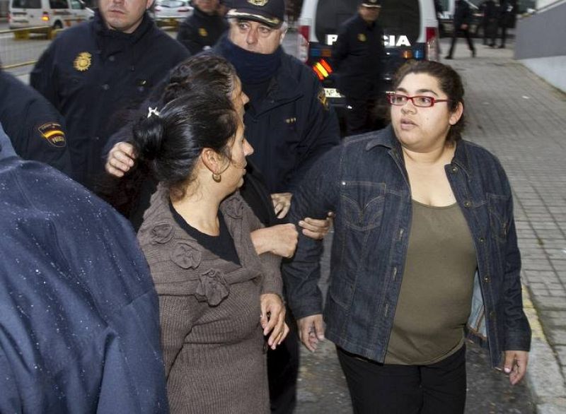 Irene Suarez, madre Mari Luz, a su llegada a la Audiencia Provincial. 