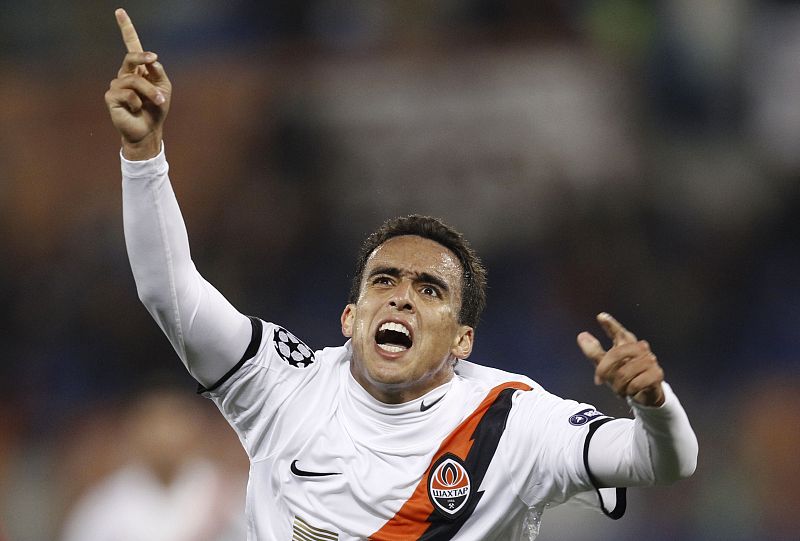 Jadson celebra un gol frente a la Roma.