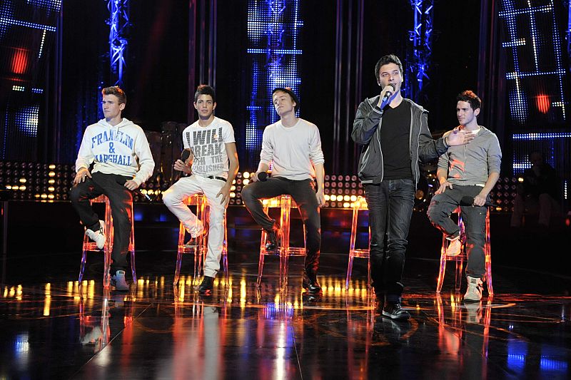 Auryn interpreta "Volver", una balada que aspira a ser una de las favoritas para representar a España en Eurovisión 2011.