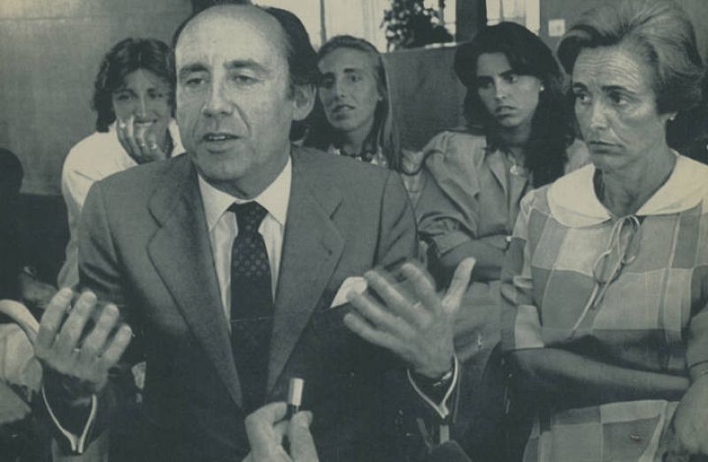 Ruiz-Mateos con sus hijas y su mujer, Teresa Rivero.