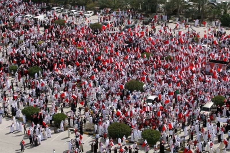 Manifestación pro gubernamental cerca de la mezquita de Al Fateh, después del rezo del viernes