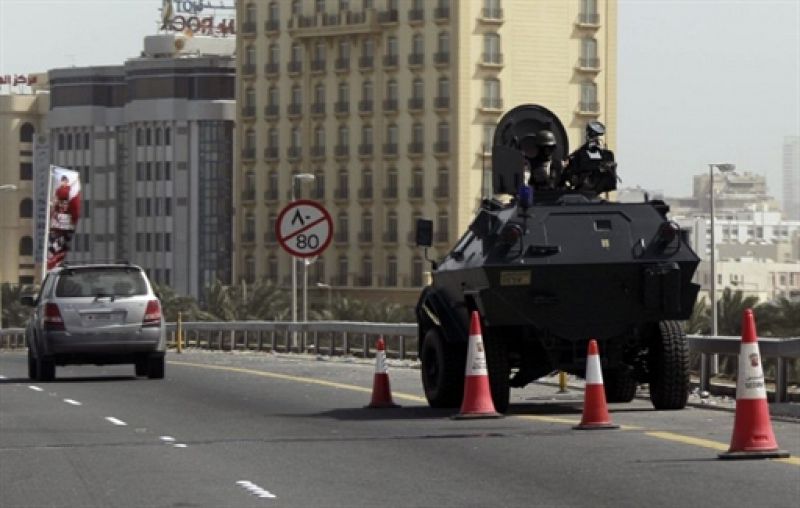 Vehículos militares junto a la Plaza de la Perla, donde los manifestantes intentar