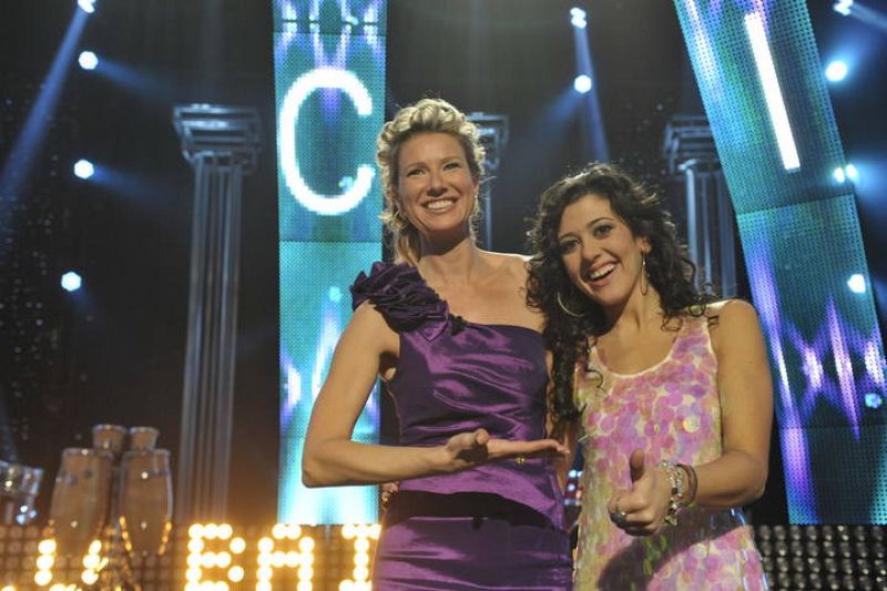 Anne Igartiburu y Lucía Pérez tras ser elegida representante de España para Eurovisión 2011