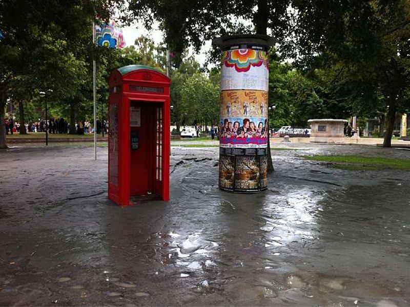 Uno de los problemas a los que se enfrentan ahora las autoridades es que parte del alcantarillado de la ciudad no funciona y las calles se están inundando
