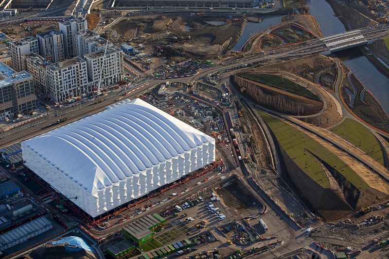 Vista general de las obras del estadio de baloncesto en el parque olímpico de Londres