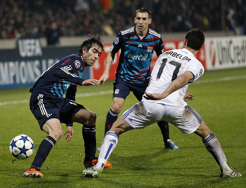 Olympique Lyon's Delgado challenges Arbeloa of Real Madrid during their Champions League soccer match at the Gerland stadium in Lyon