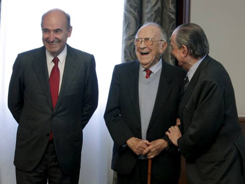 EL REY COMPARTE RECUERDOS DEL 23-F CON LOS LÍDERES POLÍTICOS DE HACE 30 AÑOS