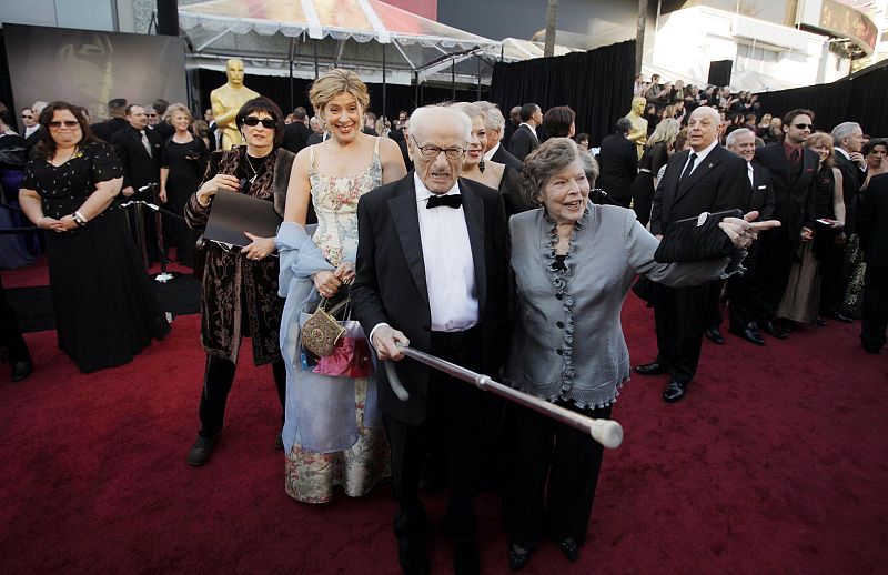 Honorary Oscar recipient actor Eli Wallach and wife Anne Jackson arrive at the 83rd Academy Awards in Hollywood