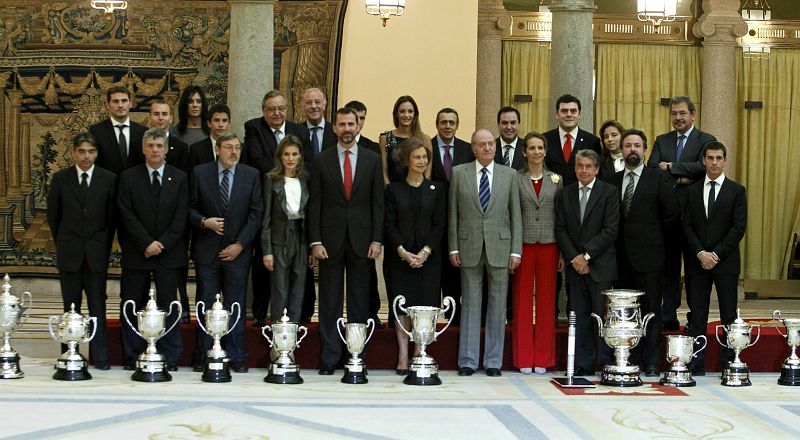La Familia Real ha entregado los Premios Nacionales del Deporte 2010 en el palacio de El Pardo. 2010