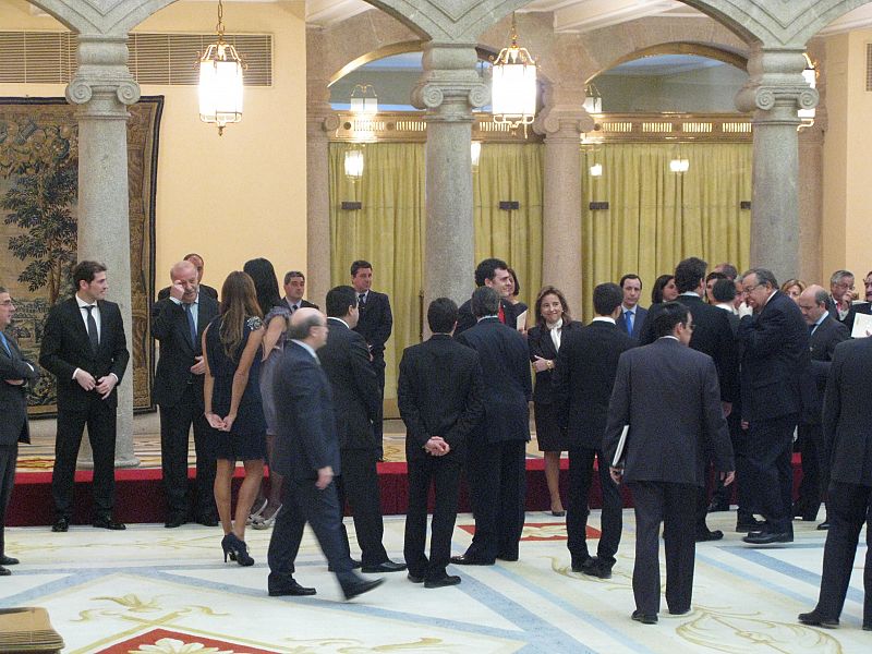 Los premiados esperaban el inicio de la entrega charlando amistosamente.