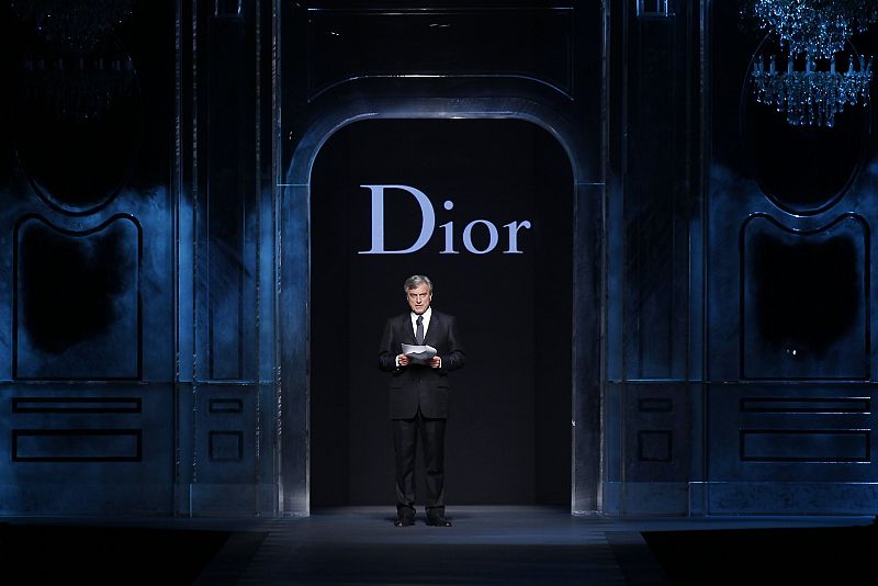 S"El hecho de que el nombre de Dior, por medio de su diseñador, por brillante que sea, haya podido mezclarse con palabras intolerables nos es muy doloroso" ha afirmado Sidney Toledano en un inhabitual discurso previo al desfile