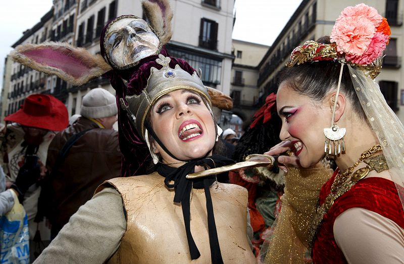 El cortejo de "locos ilustres" abre el carnaval de Madrid