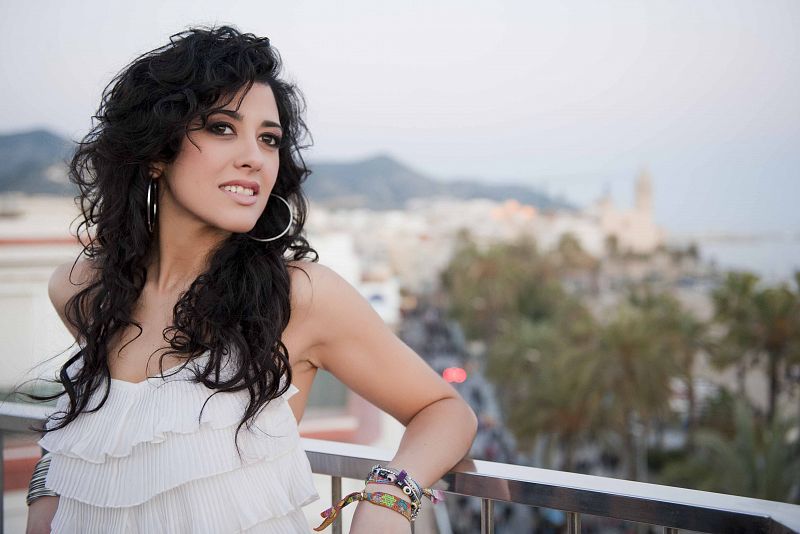 La cantante ha grabado el videoclip de "Que me quiten lo bailao" en Sitges, coincidiendo con la celebración del carnaval.
