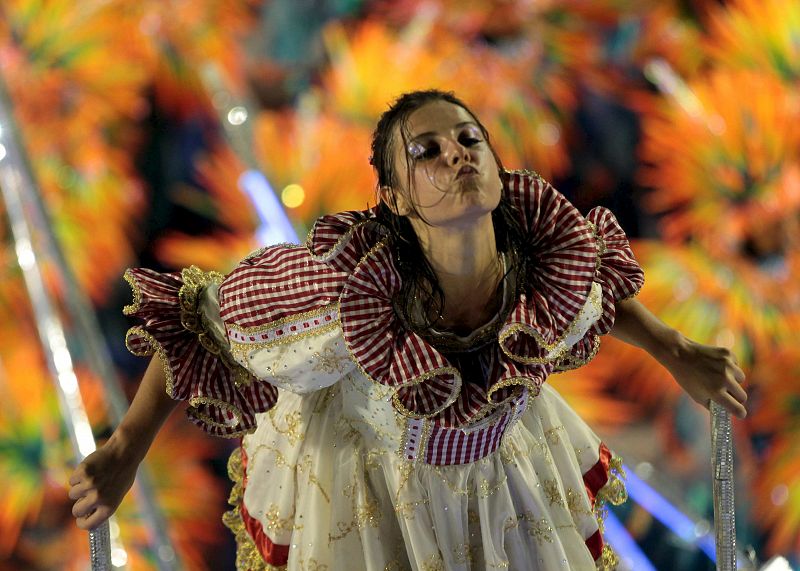 DESFILE ESCUELAS SAMBA