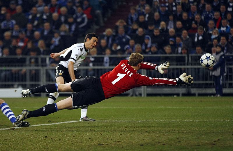 Aduriz tuvo en un mano a mano el empate pero el portero germano Neuer se lució evitando el gol.