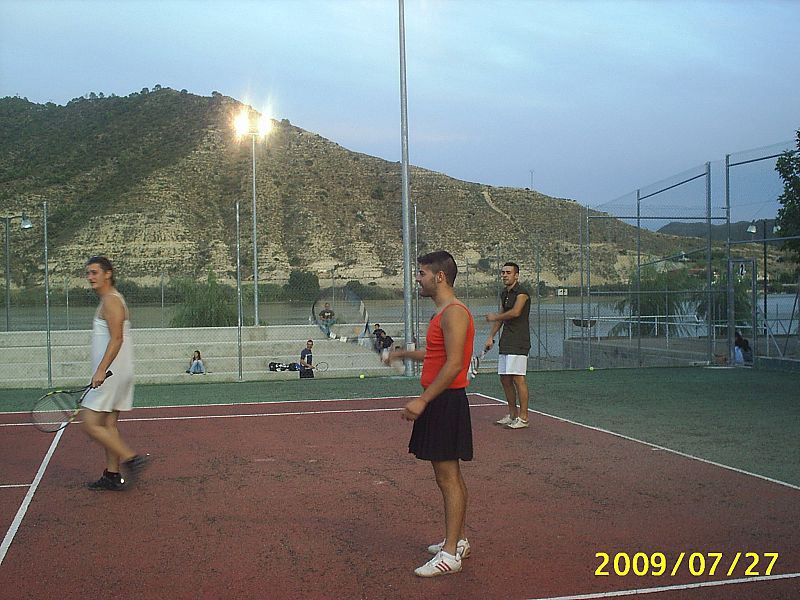 Concurso de triples en las fiestas de Mequinenza