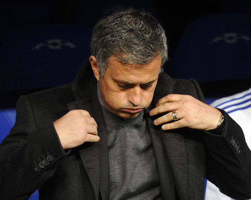 Jose Mourinho, técnico del Real Madrid, minutos antes del comienzo del partido frente al Olympique de Lyon.