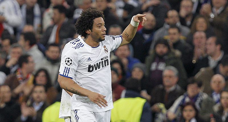 El defensa brasileño del Real Madrid Marcelo Vieira celebra su gol.