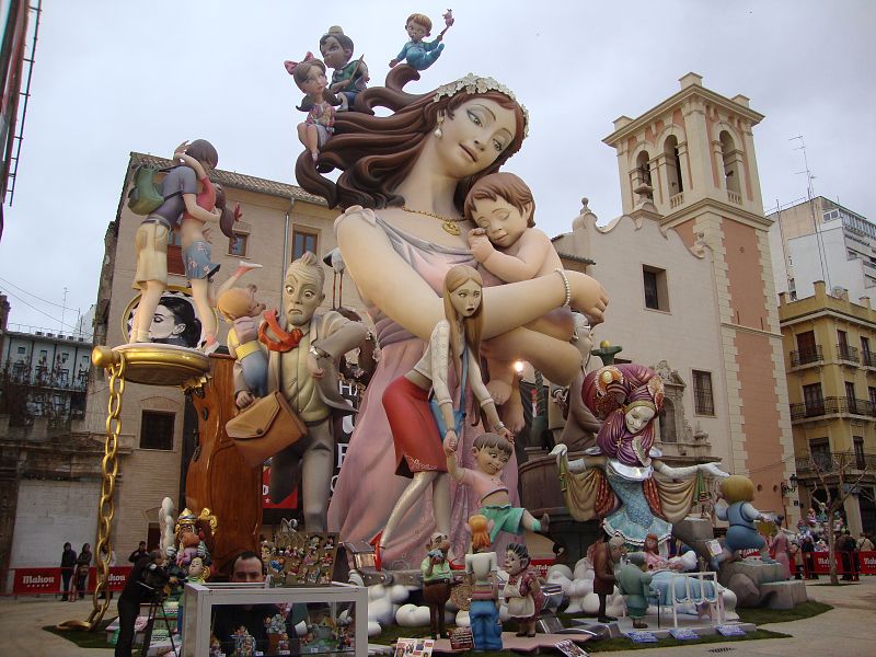 Falla de la plaza del Pilar en Valencia