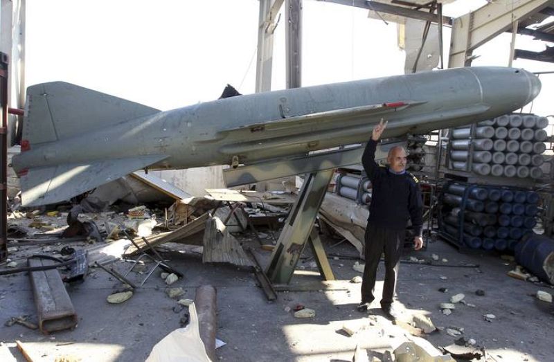 ATAQUES ÁEREOS FUERZAS ALIADAS DESTRUYEN UN ALMACÉN MILITAR EN LIBIA