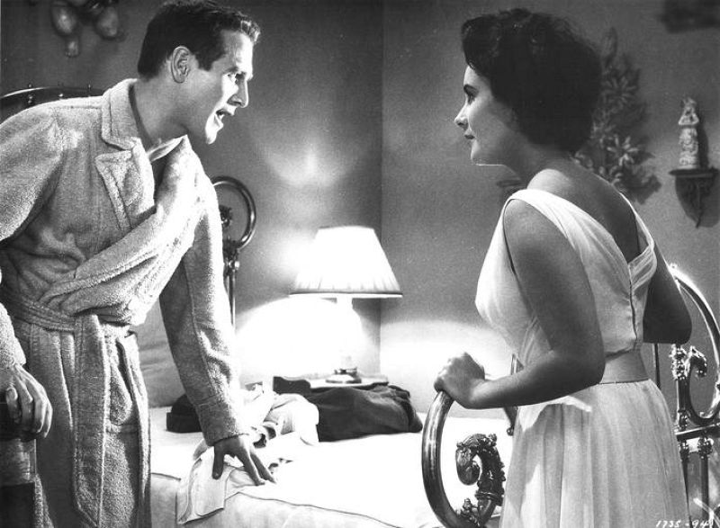 Paul Newman formó junto a Elisabeth Taylor una de las parejas más intensas de la gran pantalla en "La gata sobre el tejado de zinc caliente", de 1958.