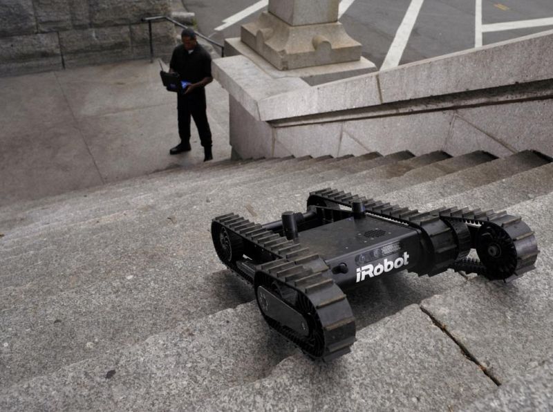 Los robots de última generación sí están preparados para subir escaleras, pero tienen que ser controlados desde una distancia relativamente cercana