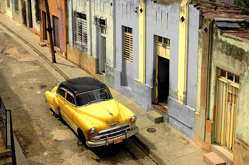 Imagen de una típica calle de Santiago de Cuba