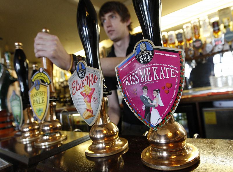 En algunos pubs ingleses se sirve la cerveza 'Kiss me Kate', elaborada especialmente para la boda real