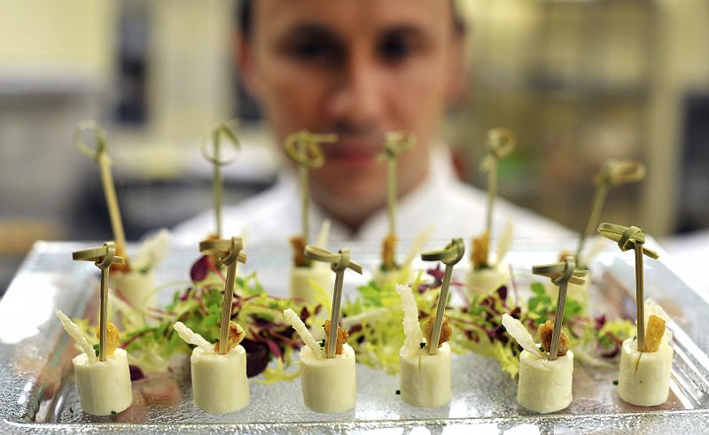 Los cocineros del Palacio de Buckingham han adelantado que todos los manjares que se servirán en la boda del Príncipe Guillermo y Kate Middleton se elaborarán con productos del país