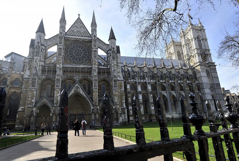 Vista del exterior de la abadía de Westminster en Londres, Reino Unido, donde tendrá lugar la boda del príncipe Guillermo de Inglaterra y Kate Middleton el próximo 29 de abril