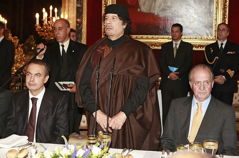 REY-ZAPATERO-MUAMAR AL GADAFI