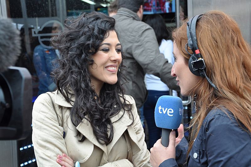 Lucía estuvo charlando con la periodista de TVE Izaskun Ruiz, a la que confesó que su experiencia en el circuito de Jerez será "inolvidable"