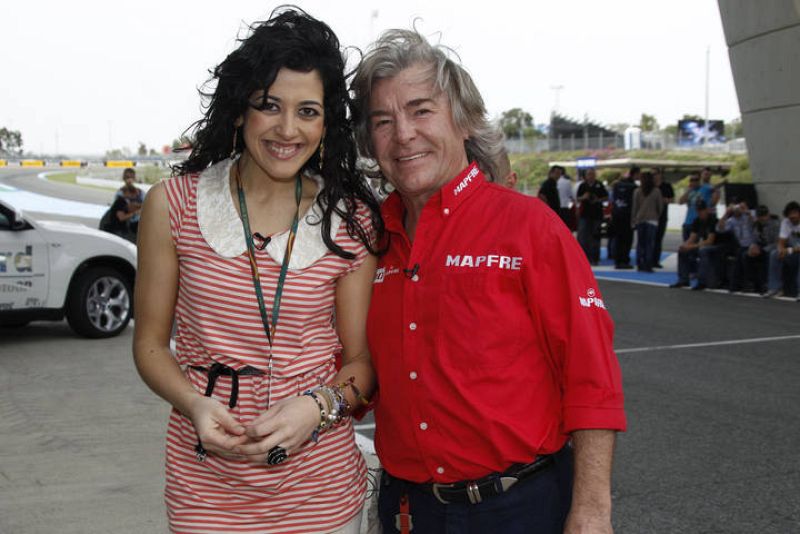  Lucía aprovechó la ocasión para enseñarle a Ángel Nieto la canción con la que competirá en Düsseldorf: "Que me quiten lo bailao"